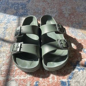 Olive green beach sandal💚